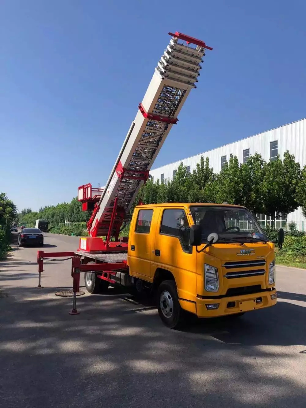 新洲附近的云梯车出租服务：轻松解决高空作业需求