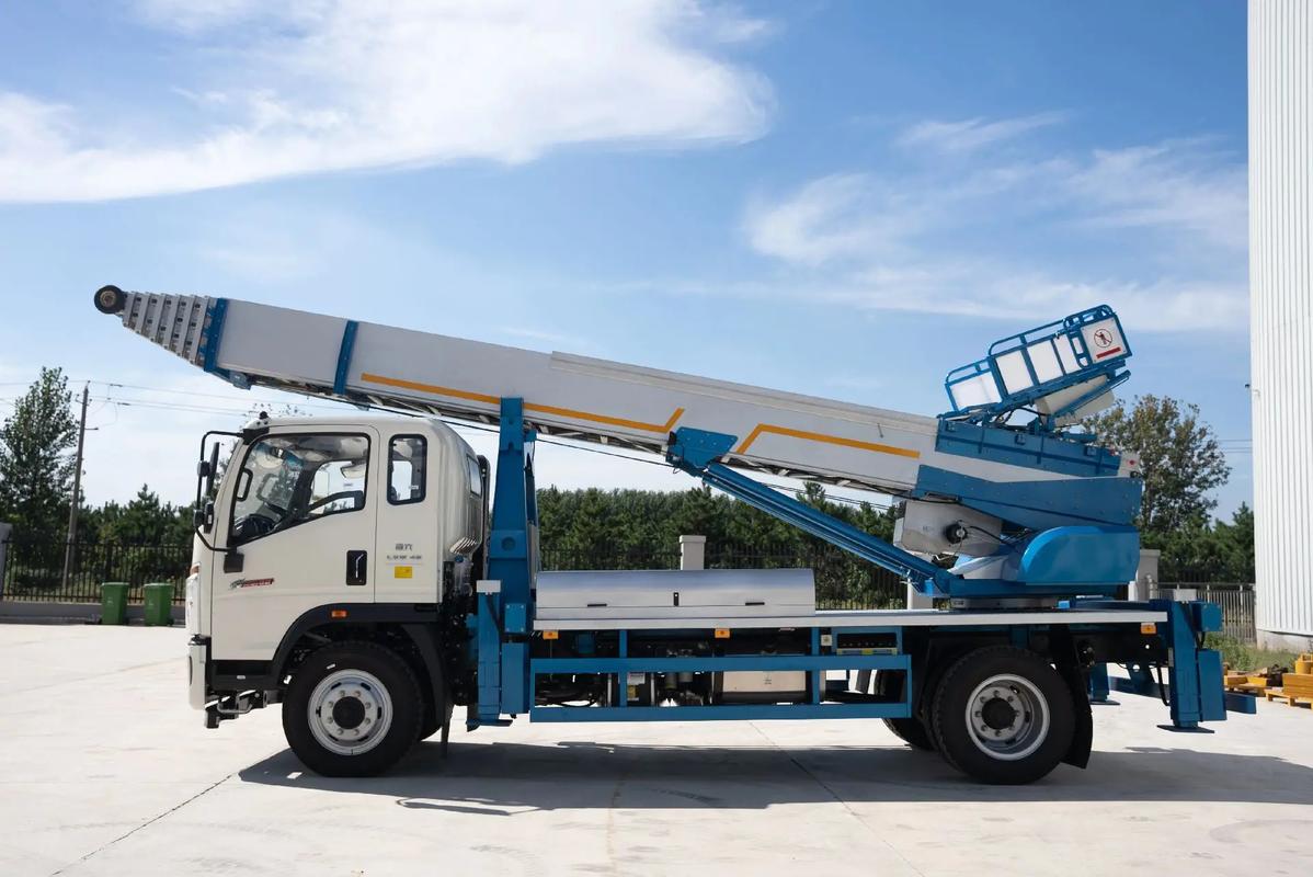 新洲云梯上料车租赁费用