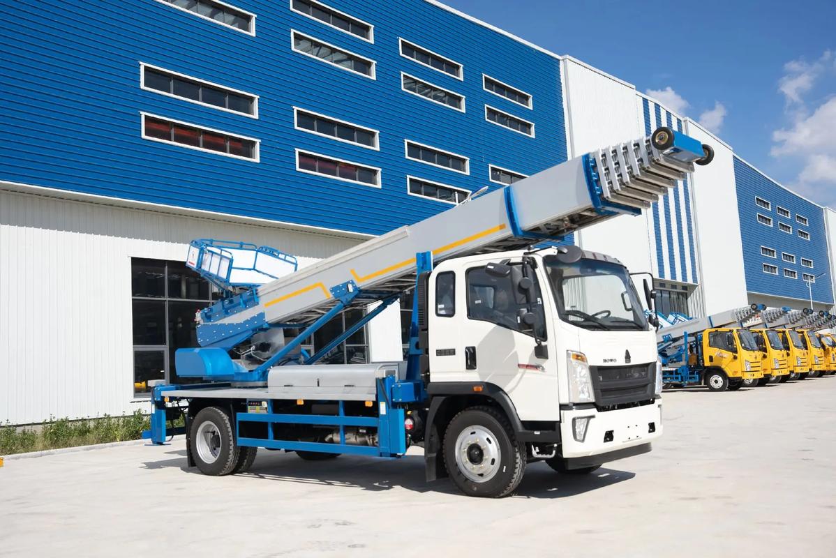 新洲出租云梯车高空作业车 建筑垃圾搬运