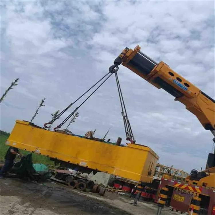 新洲随车吊吊集装箱怎么吊