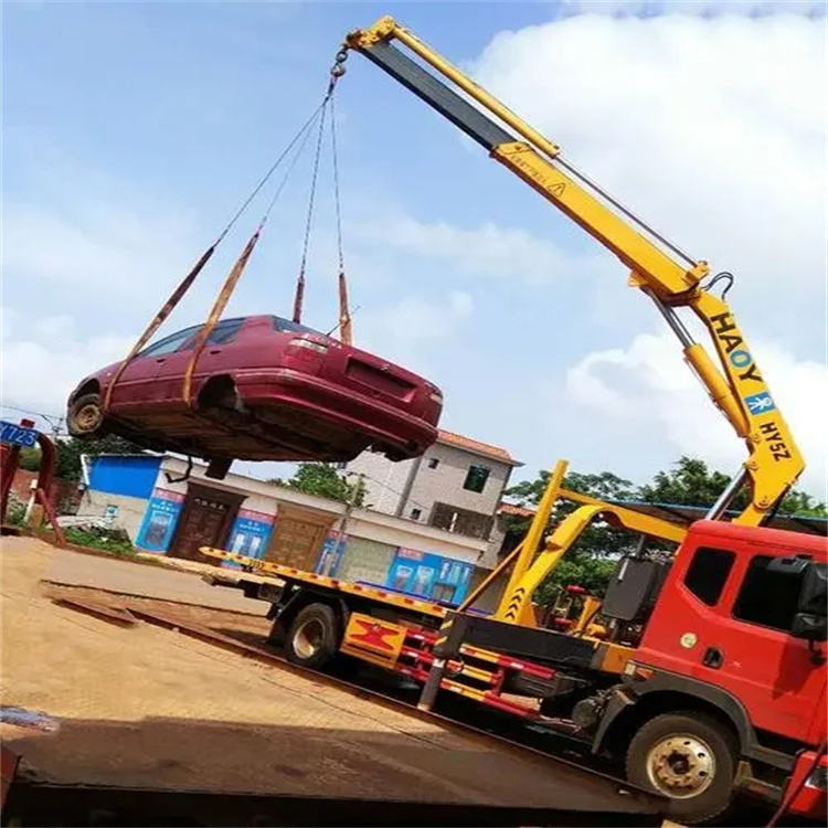 新洲吊车吊汽车的正确方法